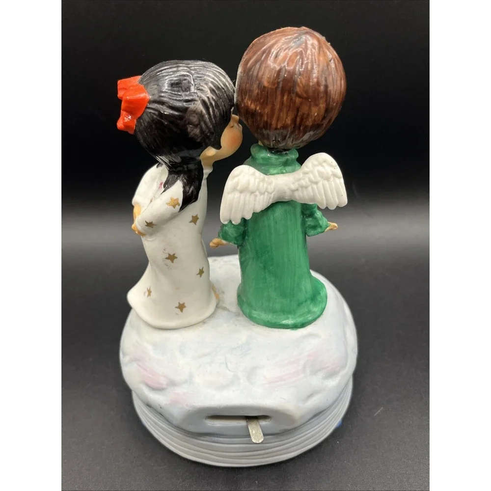 Vintage 1975 Gorman Moppets Kissing‎ Angels Music Box White Christmas Ceramic